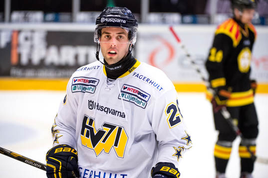 HV71s Riley Holzapfel