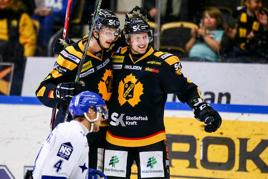 Skellefteås Kirill Kabanov och Tim Heed jublar