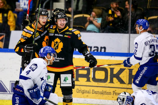 Skellefteås Kirill Kabanov och Tim Heed jublar