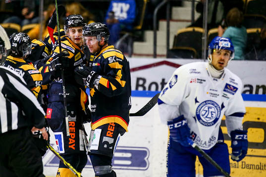 Skellefteås Kirill Kabanov och Tim Heed jublar