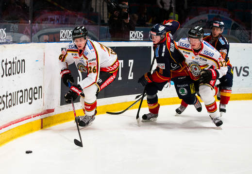 Luleås Peter Cehlarik och Djurgårdens Linus Arnesson