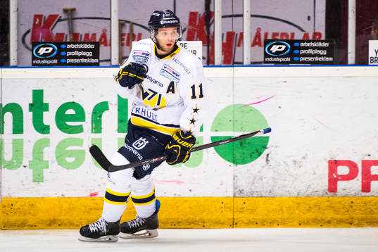 HV71s Calle Ridderwall jublar