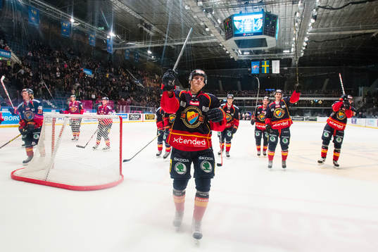 Djurgårdens spelare tackar publiken