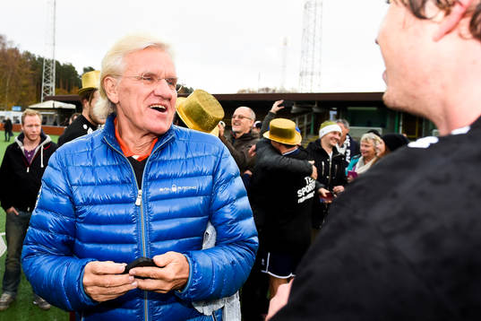 Prioritet Finans VD Nils Wiberg i segerjubel när Utsikten