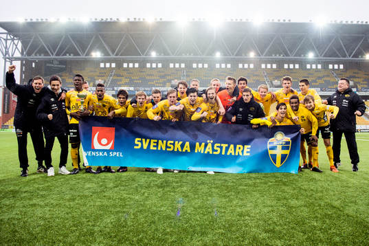 Elfsborgs spelare och ledare jublar bakom Svenska mästare