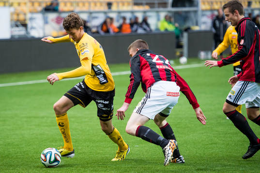 Elfsborgs Christopher McVey tar sig förbi Brommapojkarnas