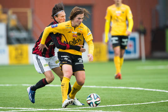 Kamp mellan Elfsborgs Simon Olsson och Brommapojkarnas