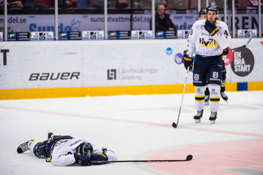HV71s  Andreas Jämtin har ont