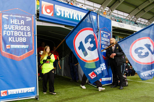 Spelarna på väg in