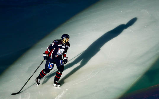 Linköpings Daniel Rahimi före  ishockeymatchen i SHL