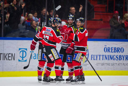 Örebros Stefan Johansson gör 4-3 och jublar med Marcus