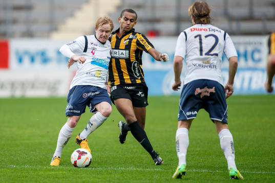 Gefles Simon Lundevall och Häckens Walid Atta