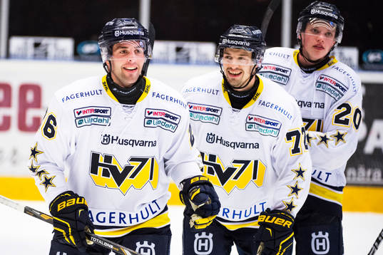 HV71s Riley Holzapfel, Patrik Carlsson och Lawrence Pilut