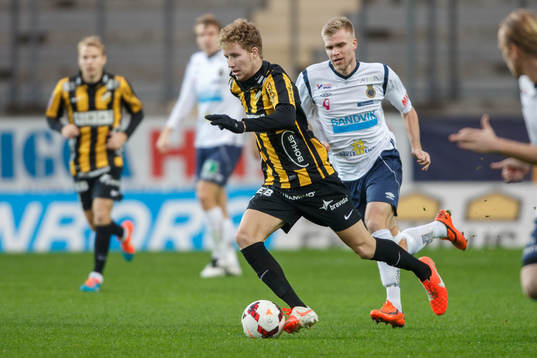 Häckens Samuel Gustafson jagas av Gefles Robin Nilsson