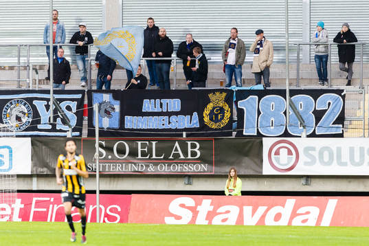 Gefles supportrar på läktaren