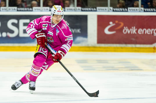 Modos Simon Önerud  med det rosa spelar stället som
