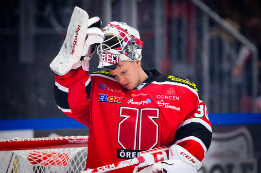 Örebros målvakt Henrik Lundberg deppar
