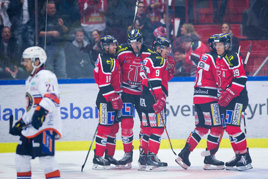 Örebros Jared Aulin gör 1-1 och jublar