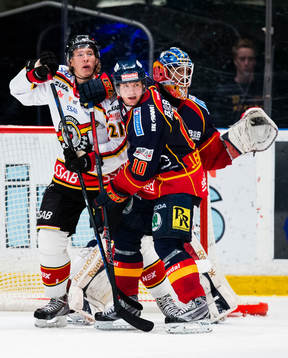 Luleås Emil Sylvegård och Joakim Eriksson står framför