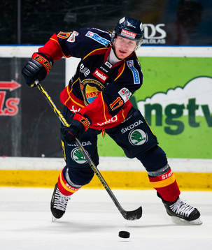 Djurgårdens Henrik Eriksson med pucken