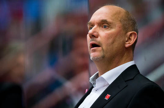 Örebros tränare Kent Johansson ser förvånad ut