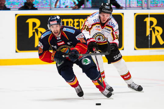 Djurgårdens Steve Saviano blir jagad av Luleås Lars