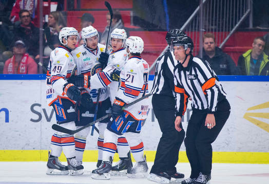Växjös Erik Josefsson gör 3-2 och jublar med Rhett