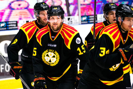 Brynäs Simon Bertilsson jublar