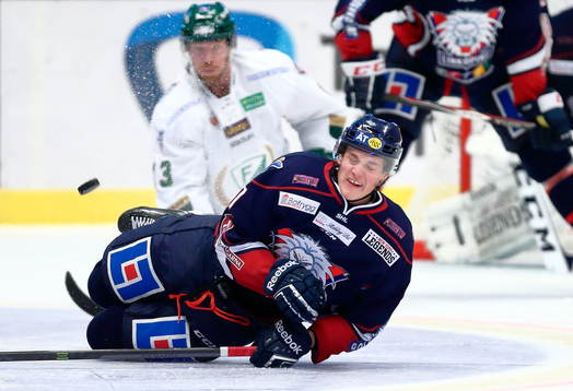 Linköpings Anton Blomberg täcker skott