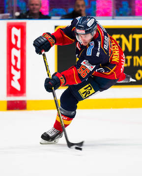 Djurgårdens Robin Norell med ett skott