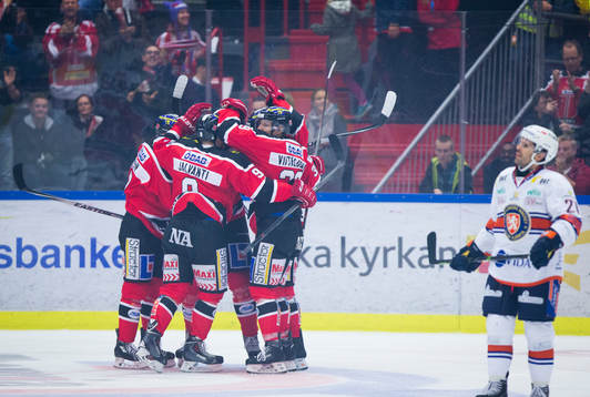 Örebros Jared Aulin gör 1-1 och jublar