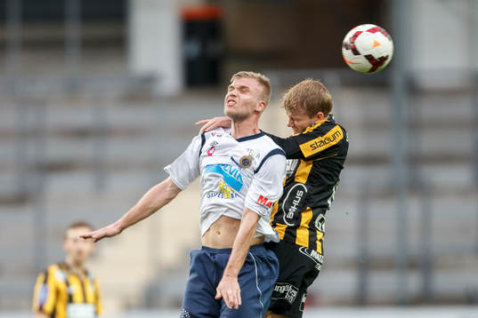 Gefles Robin Nilsson och Häckens Kari Arkivuo