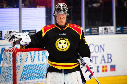 Brynäs målvakt Joel Gistedt deppar
