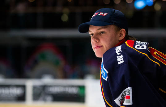 Djurgårdens målvakt Linus Söderström i båset