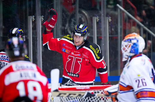 Örebros Marko Anttila gör 2-1 och jublar