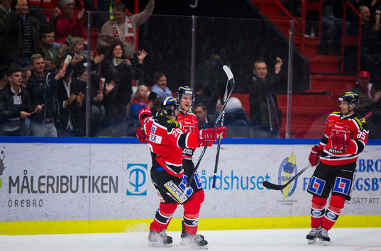 Örebros Stefan Johansson gör 4-3 och jublar med Marcus