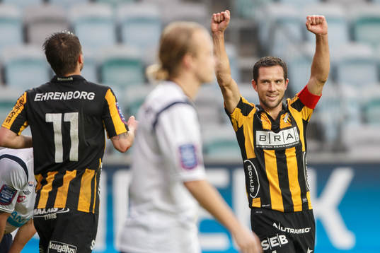 Häckens Martin Ericsson jublar