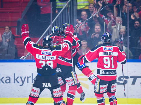 Örebros Jared Aulin gör 1-1 och jublar