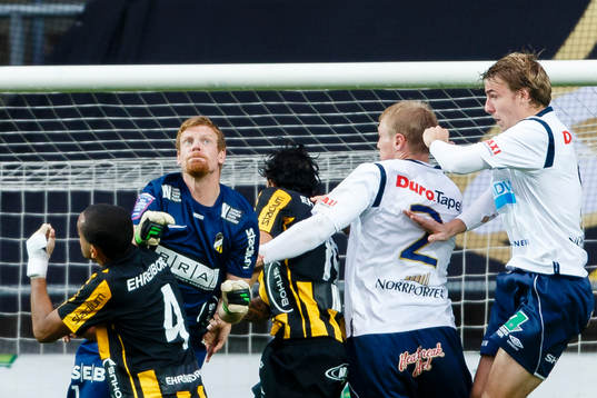 Häckens målvakt Christoffer Källqvist med fokus på