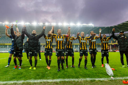 Häckens spelare tackar publiken