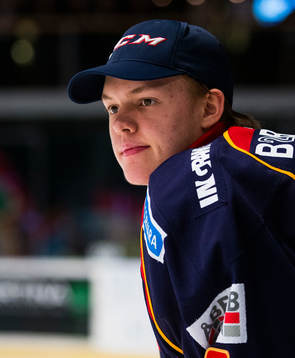 Djurgårdens målvakt Linus Söderström i båset