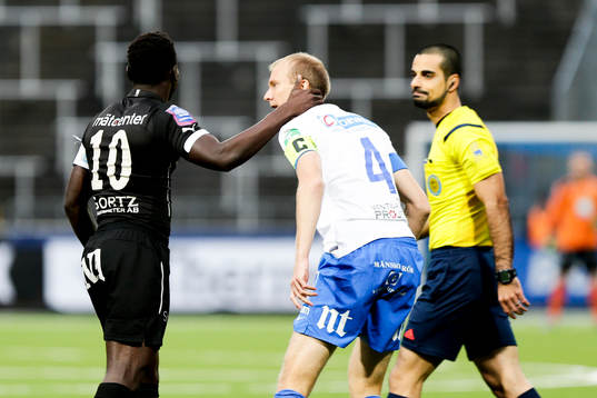 Örebros Alhassan Kamara och Norrköpings Andreas Johansson