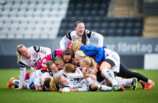 Bläddra bland fler bilder av Fotboll, Svenska Spel F19 final, Kristianstad - Sirius