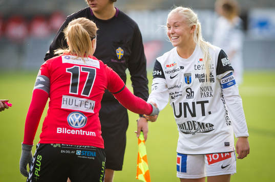 Kristianstads Katja Jönsson och Sirius Sofia Fors innan