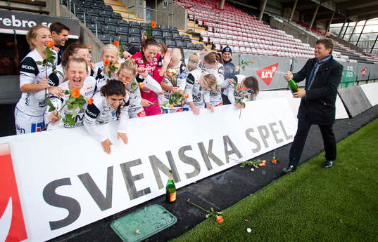Sirius vinner finalen och prisutdelare är Svenska spels VD