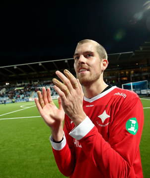 Norrköpings målvakt Marcus Sahlman jublar