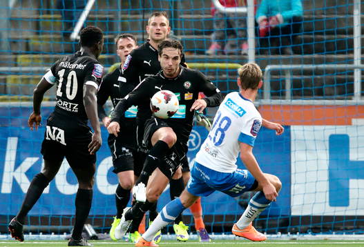 Örebros Nordin Gerzic och Norrköpings Linus Wahlqvist