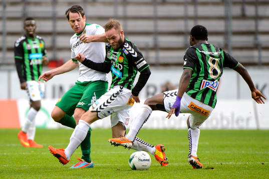 Hammarbys Johan Persson täcks undan av GAIS Asegeir