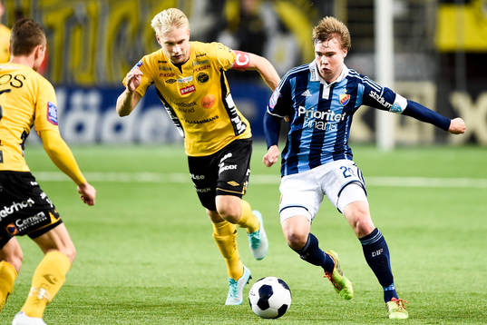 Elfsborgs Johan Larsson och Djurgårdens Simon Tibbling