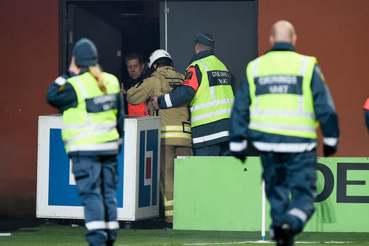 En brandman får vård